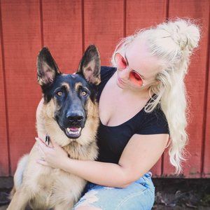 Meet your Posher, Kayla